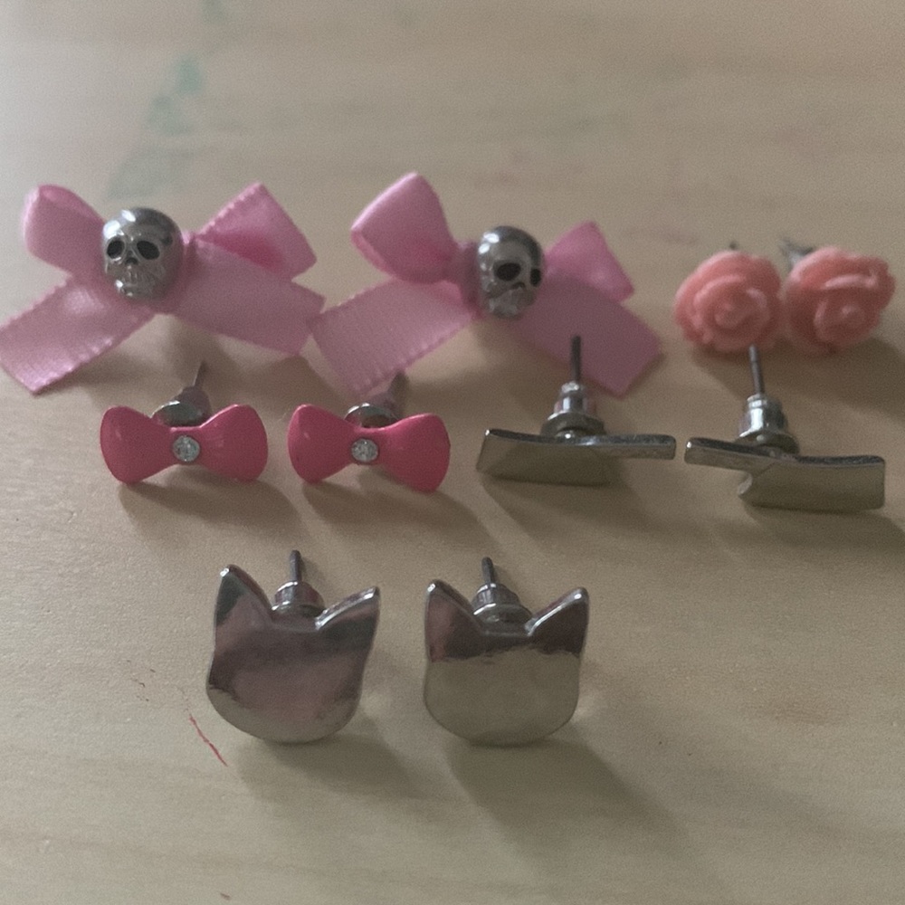Lot of earrings and hair clips